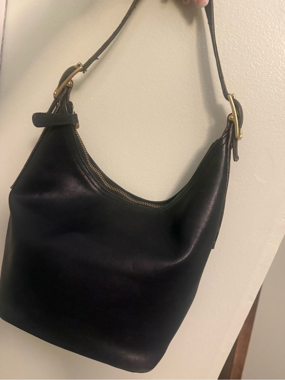Vintage Coach Classic Black Leather Shoulder Bag - Picture 7 of 8